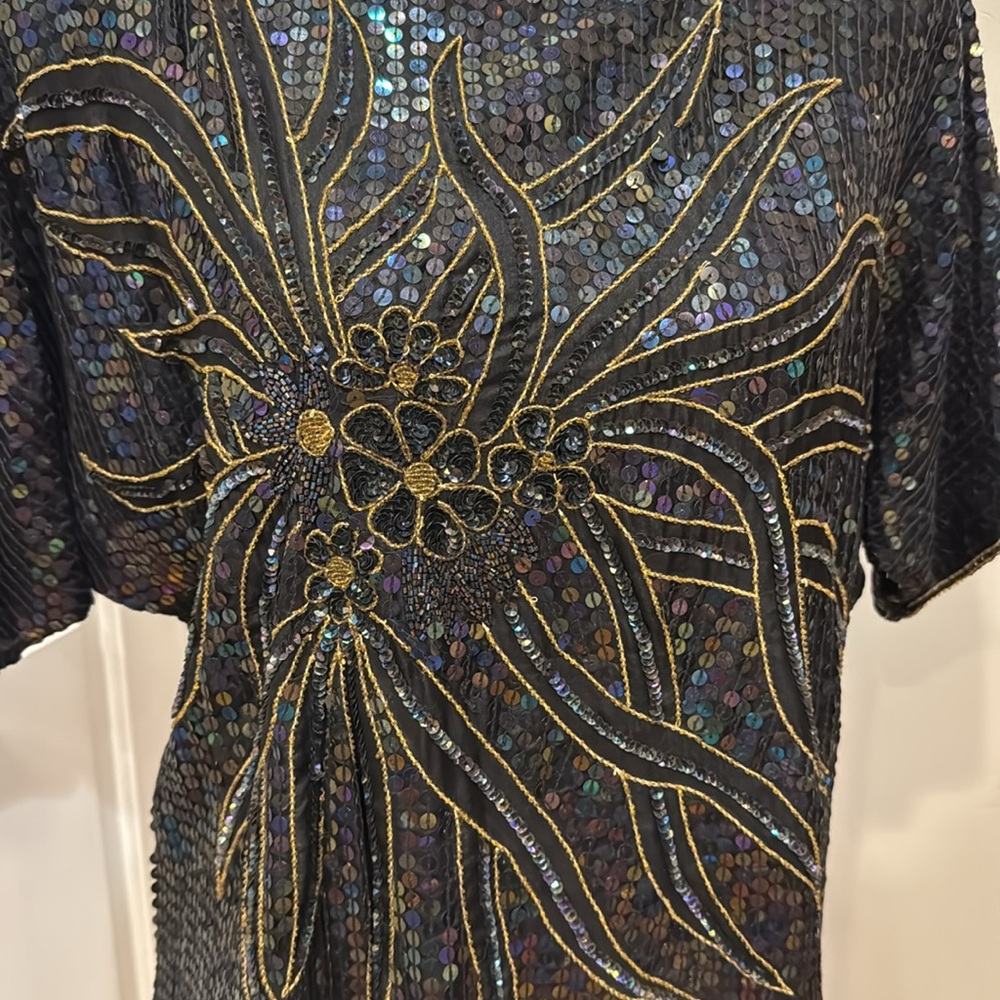 100% pure silk sequined blouses
Excellent condition - Picture 3 of 10